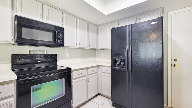 Building Photo - Townhome with two car garage! Community pool!