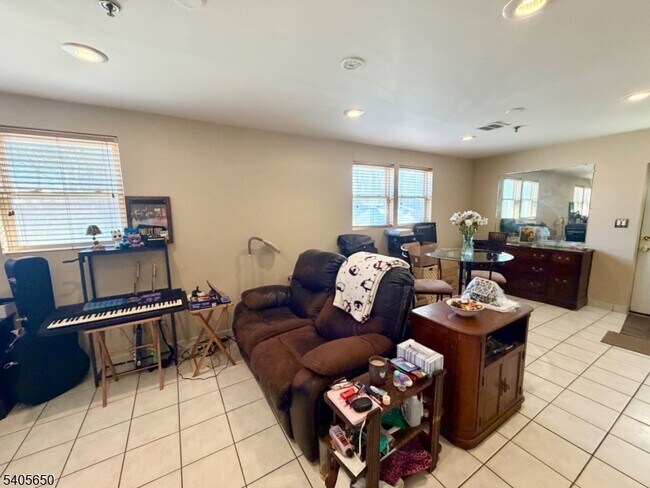 Building Photo - 336 Bloomfield Ave