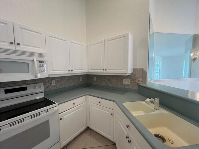 Building Photo - 4396 Fairway Dr