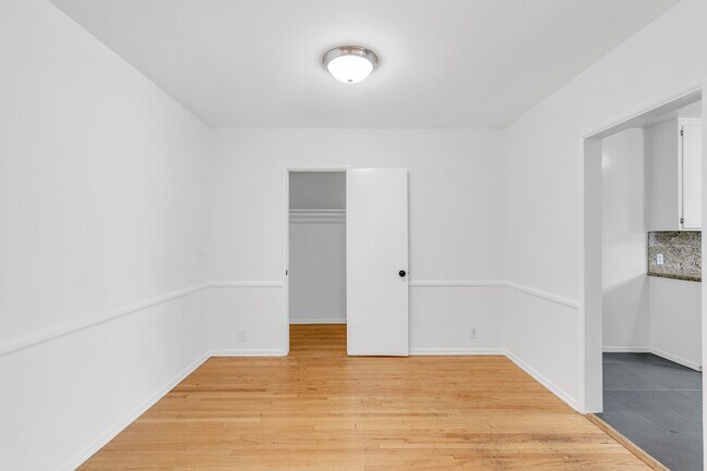 Building Photo - 357 S Elm Dr