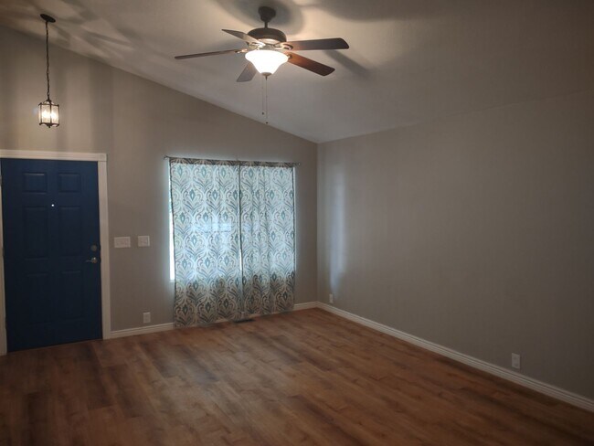 Building Photo - 7226 Bentwater Dr