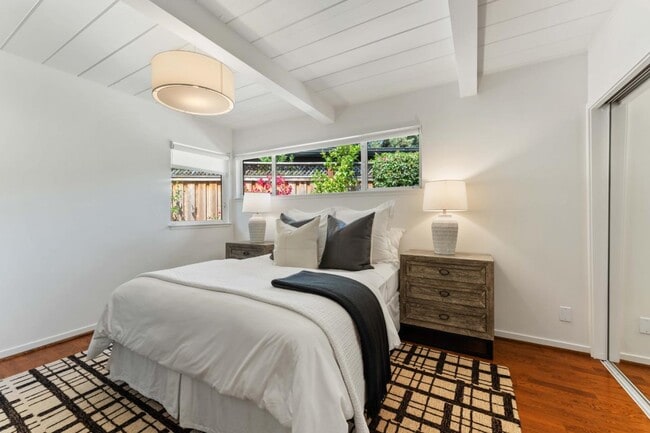 Building Photo - 705 Evergreen St