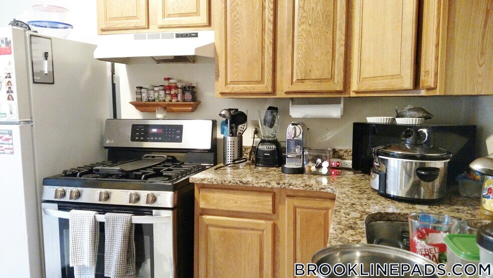 Building Photo - 127 Brook St