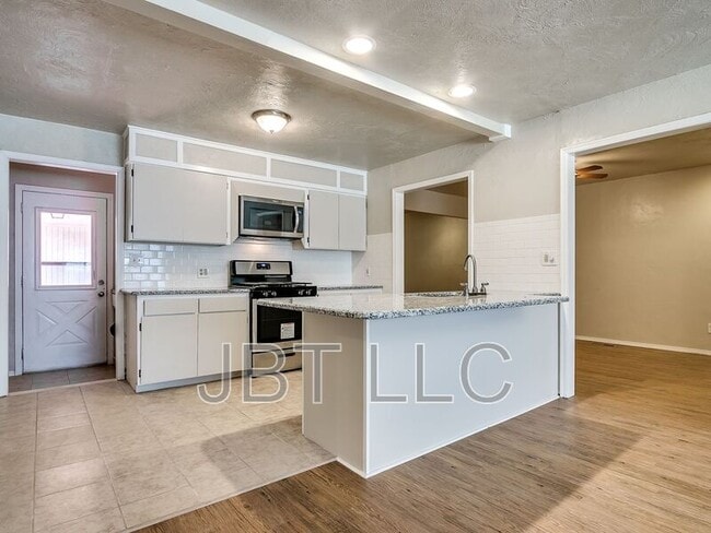 Building Photo - 2132 Andover Ct