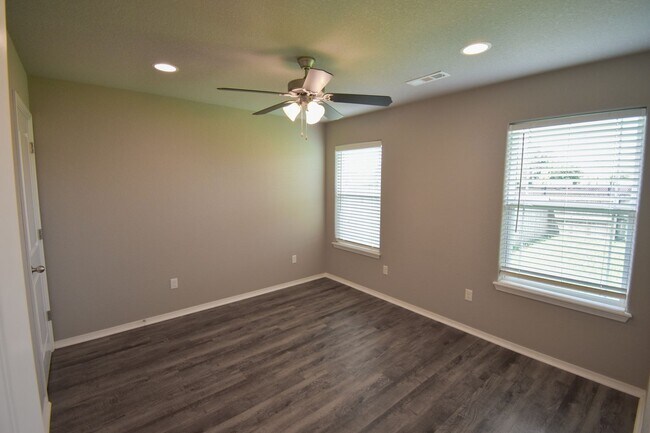 Building Photo - 820 Hindman Dr