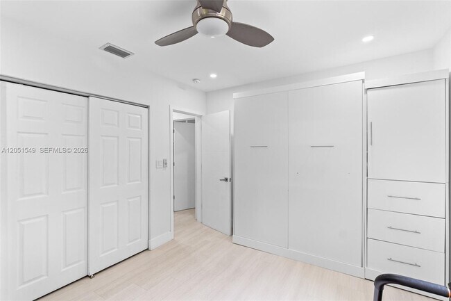 Building Photo - 7831 SW 54th Ct