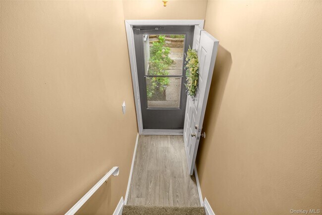 Building Photo - 703 Hilltop Ct