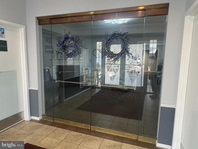 Building Photo - 2604 Chapel Lake Dr