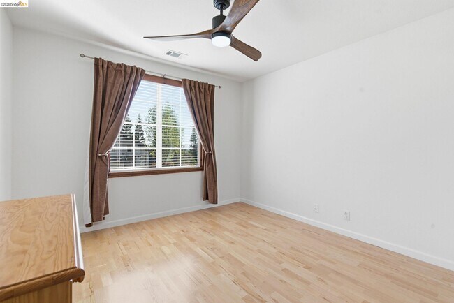 Building Photo - 257 Golf Links St