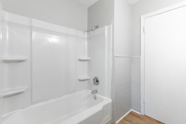 Building Photo - 1010 Glenwood Dr