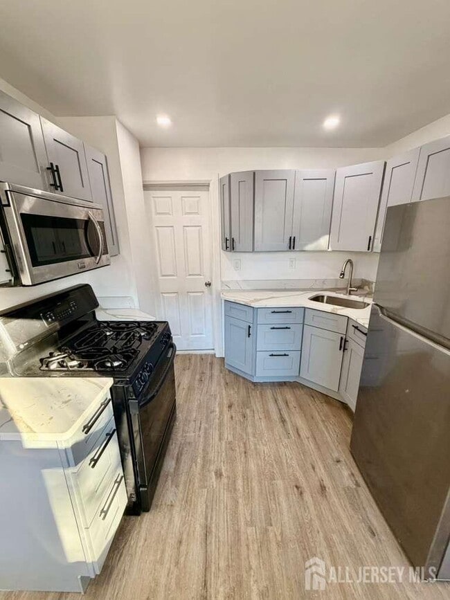 Building Photo - 57 Charles St