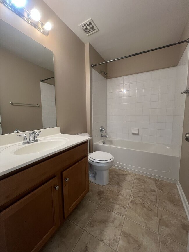 Building Photo - 13600 Warwick Longbay Dr