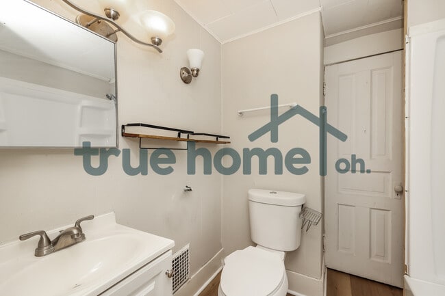 Building Photo - 121 Glencoe Ave