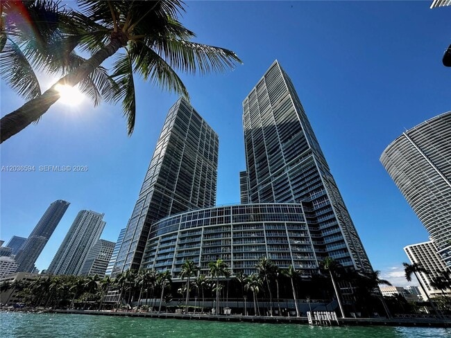 Building Photo - 495 Brickell Ave