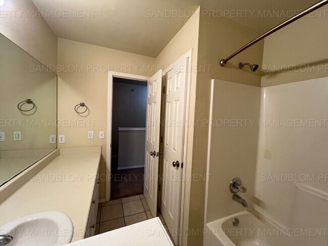 Building Photo - For Lease | Pratville | Available Now!