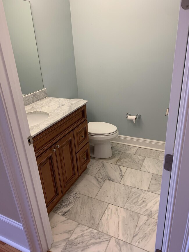 Building Photo - 800 St Charles Ave