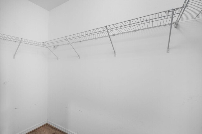 Building Photo - Stunning  2-bedr 2-bath+ Den/office home located in the desirable Lindsford in Fort Myers