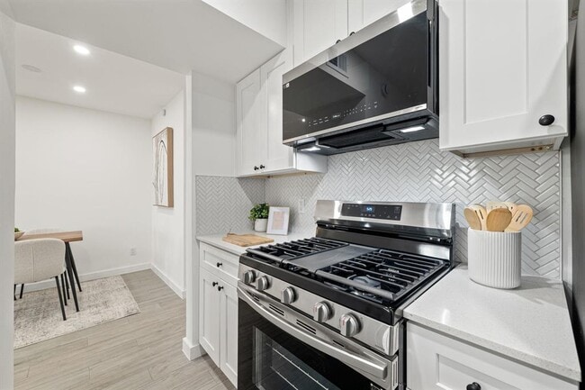 Building Photo - 5911 Sheridan Ave