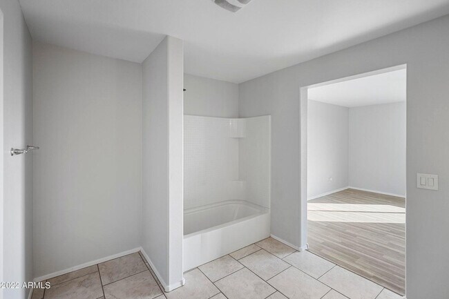 Building Photo - 7135 W Rancho Dr
