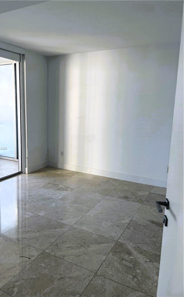 Building Photo - 1300 Brickell Bay Dr