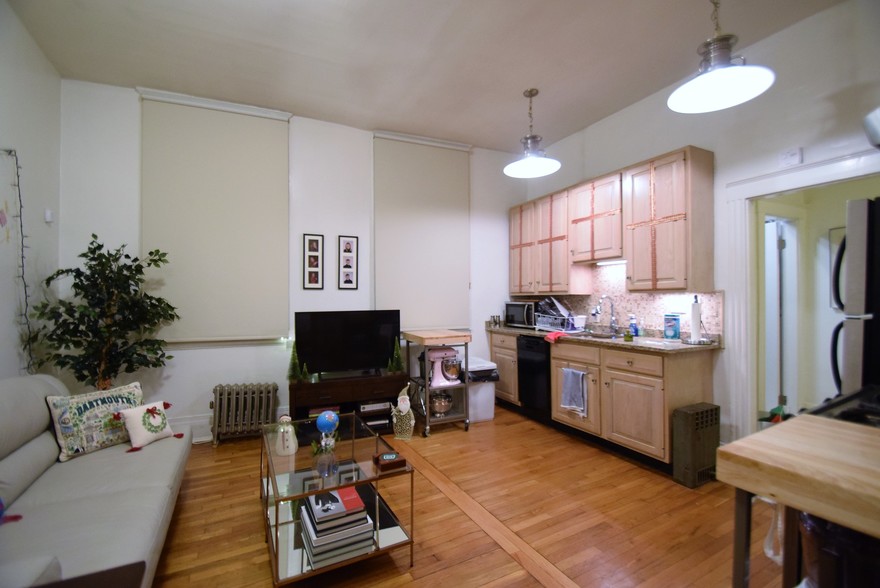 Primary Photo - 68 Phillips St