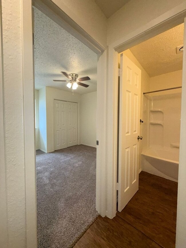 Building Photo - 5501 Rose Hill Cir