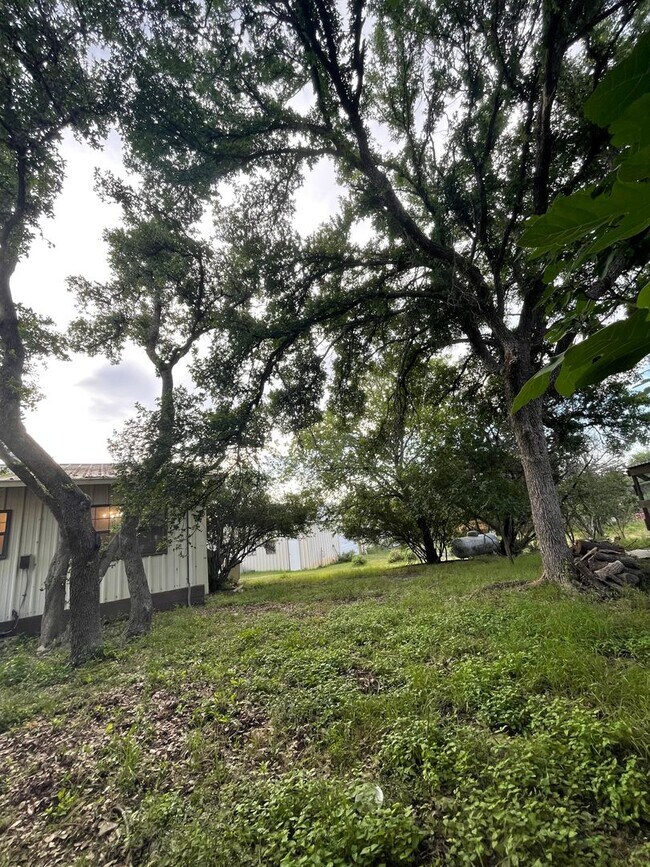 Building Photo - NEW ON MARKET