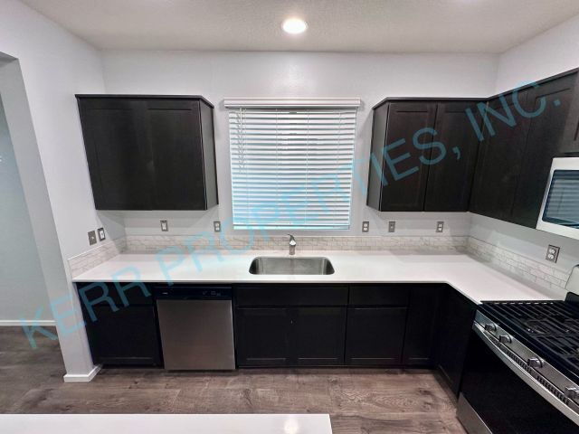 Building Photo - Charming 3-Bedroom Haven in Happy Valley - 1814 Sq Ft of Comfort!