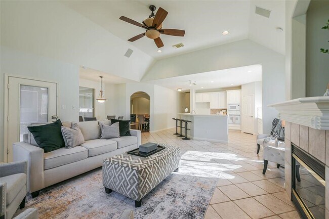 Building Photo - 3603 E Cedar Hollow Dr
