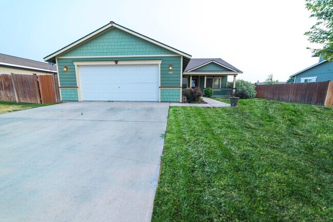 Building Photo - 4 Bedroom 2 Bath Home for Rent