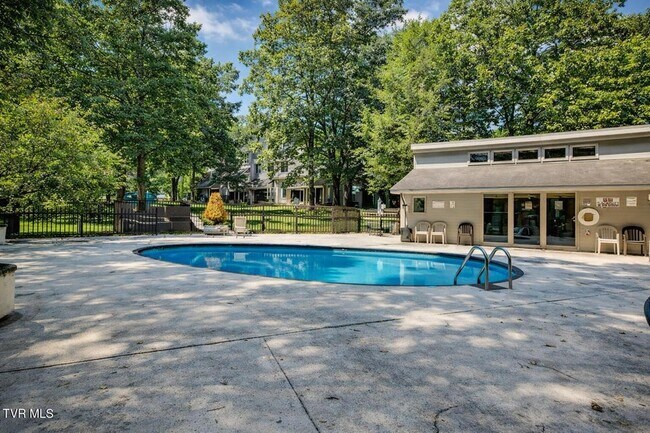 Building Photo - 115 Beechnut St