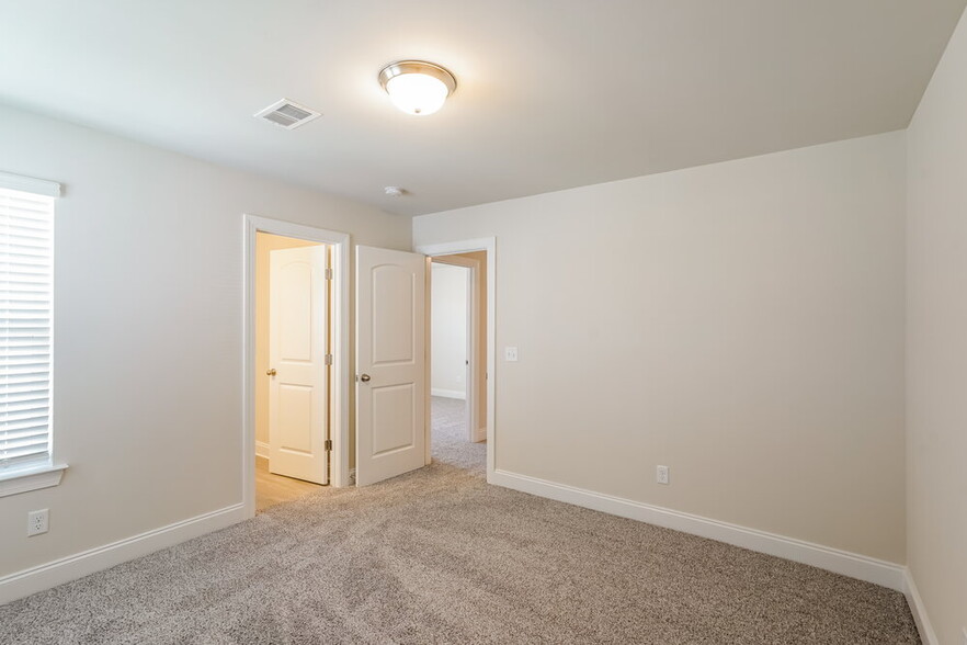Building Photo - 1731 Tahoma Dr