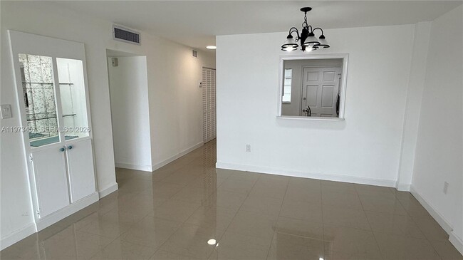 Building Photo - 3849 NE 169th St