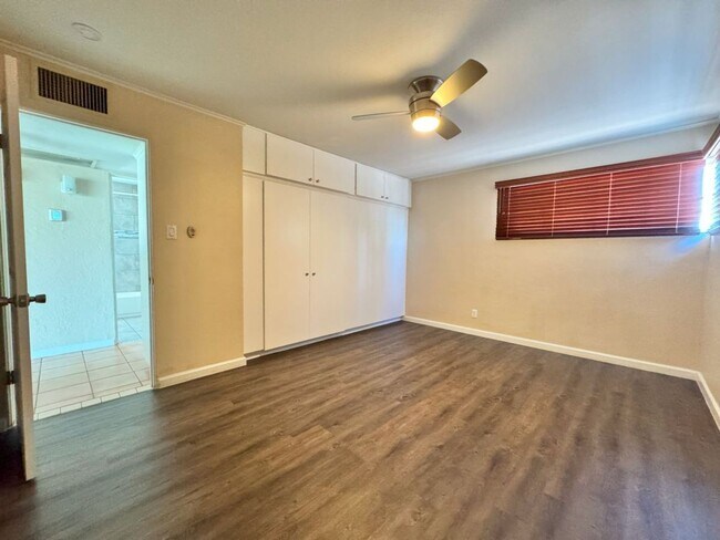 Building Photo - South Scottsdale huge corner lot 3 bedroom...