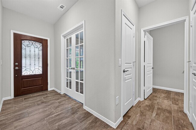 Building Photo - 24603 Royal Pike Dr