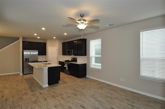 Building Photo - 1621 Bella Dr