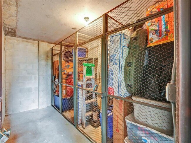 Building Photo - 2208 S Cypress Bend Dr