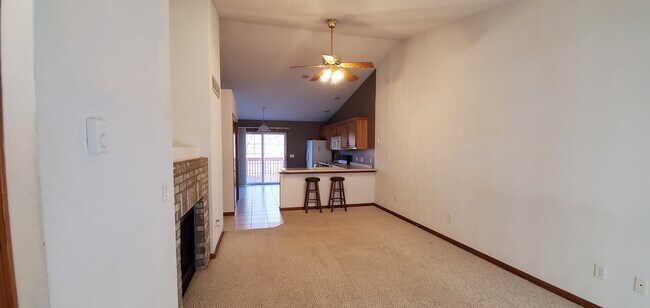 Building Photo - 1304 Glencoe Ln