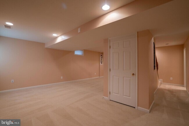 Building Photo - 10955 Southcoate Village Dr