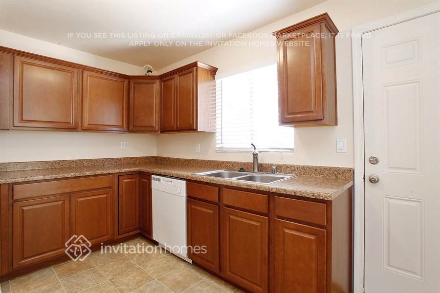 Building Photo - 4546 W Ave L-10