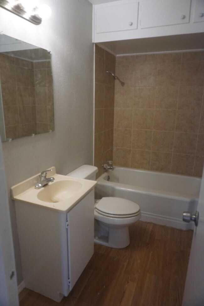 Building Photo - 5546 93rd St