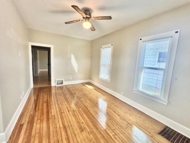 Building Photo - 750 E Delaware St