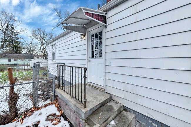 Building Photo - 118 N Kellner Rd