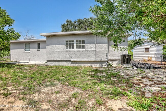 Building Photo - 807 Hillsdale Dr