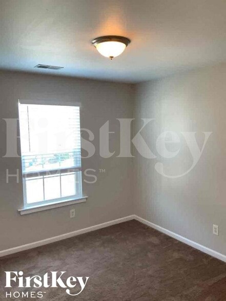 Building Photo - 1253 Waymar Ct SW