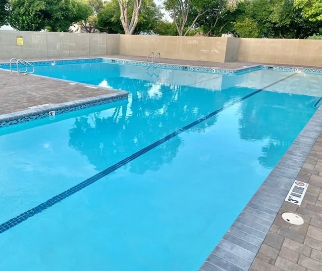 Building Photo - 1372 Lorilynn