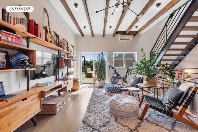 Building Photo - 164 Diamond St