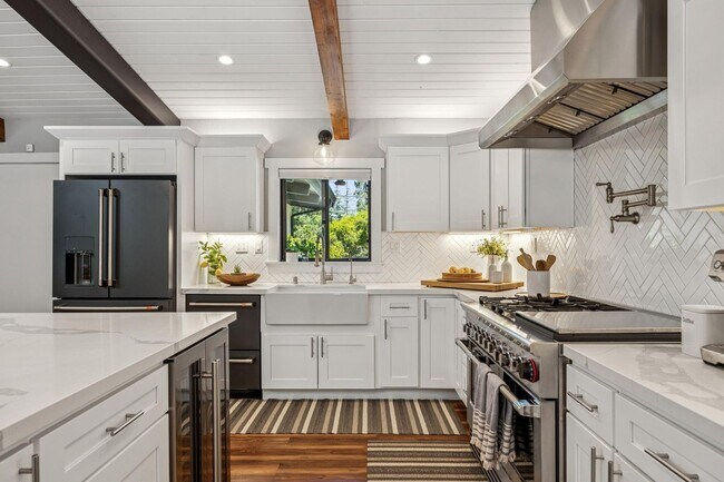Building Photo - Luxury Single-Level Westside Alamo Home with Saltwater Pool, Spa & Outdoor Kitchen