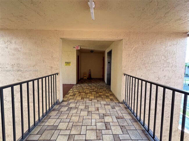 Building Photo - 3410 Foxcroft Rd