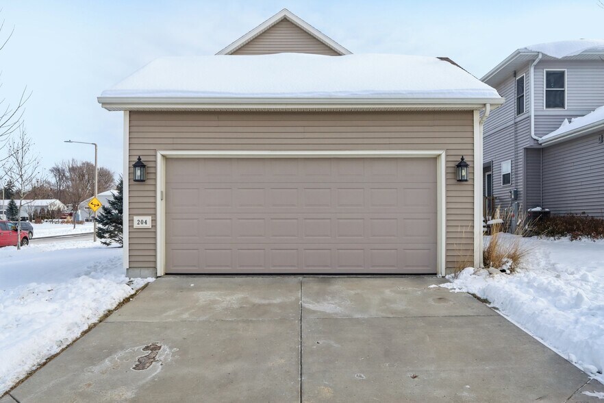 Building Photo - 204 Sugar Maple Ln